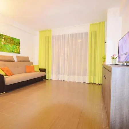 Apartment Parque Royal 1 *